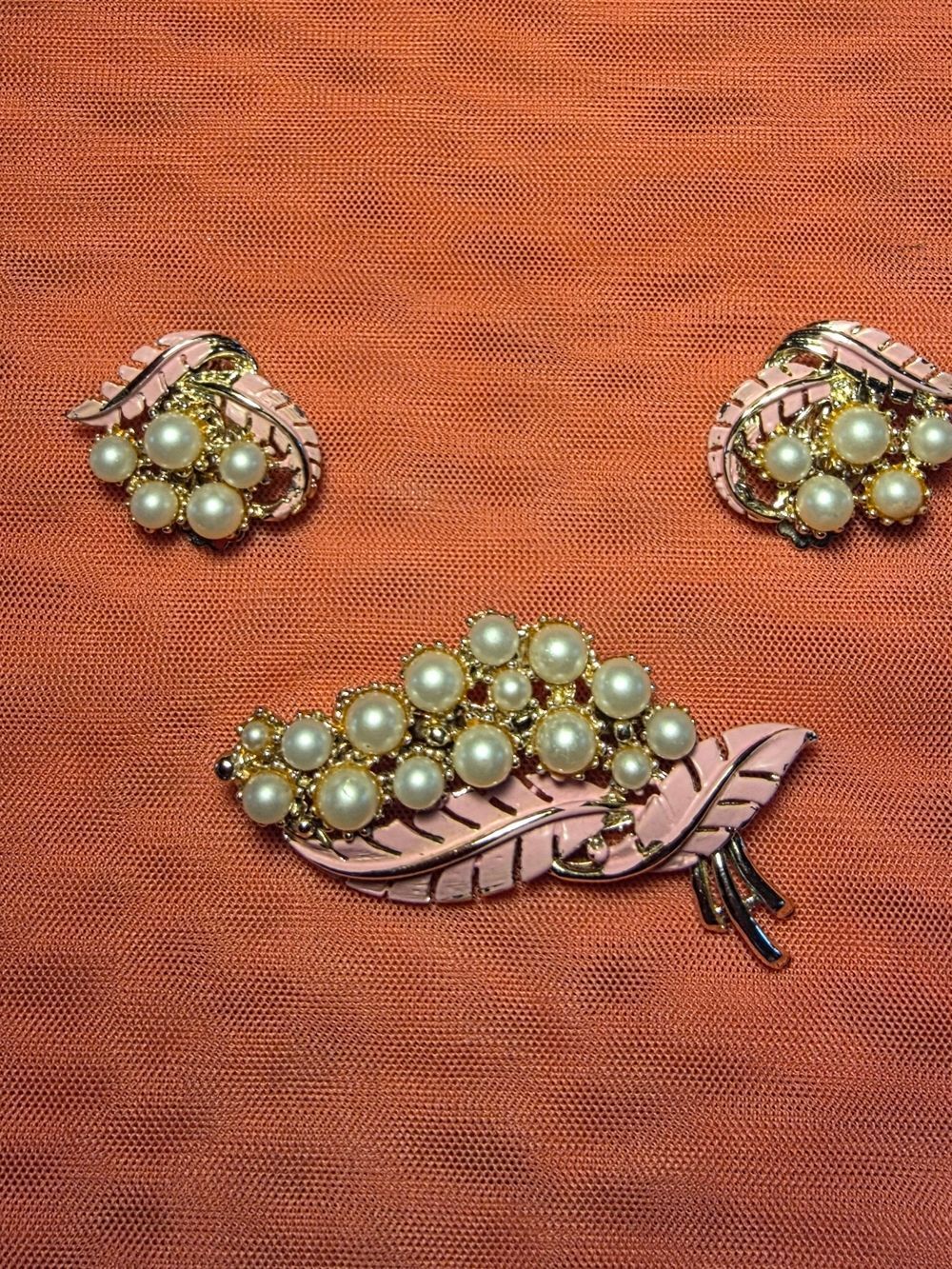 Vintage Mid Century Pink Enamel Faux Pearl Leaf Brooch & Earring Set Parure